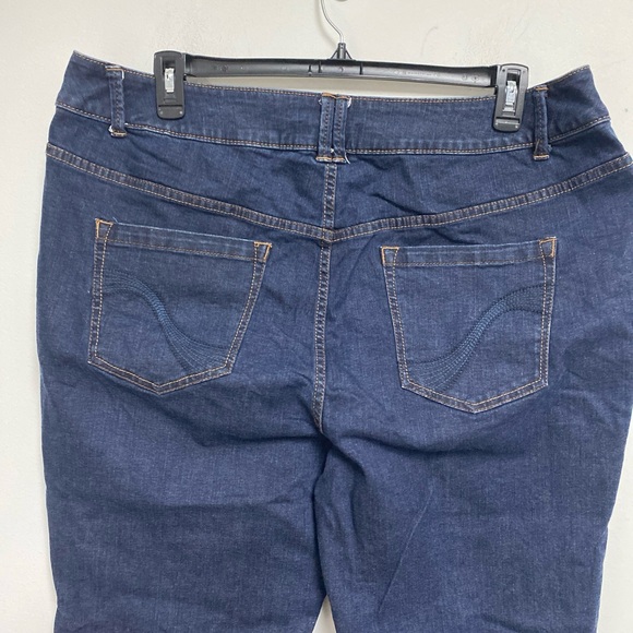 Lane Bryant Genius Fit Jeans Boot leg Size 22 Average - Picture 5 of 7